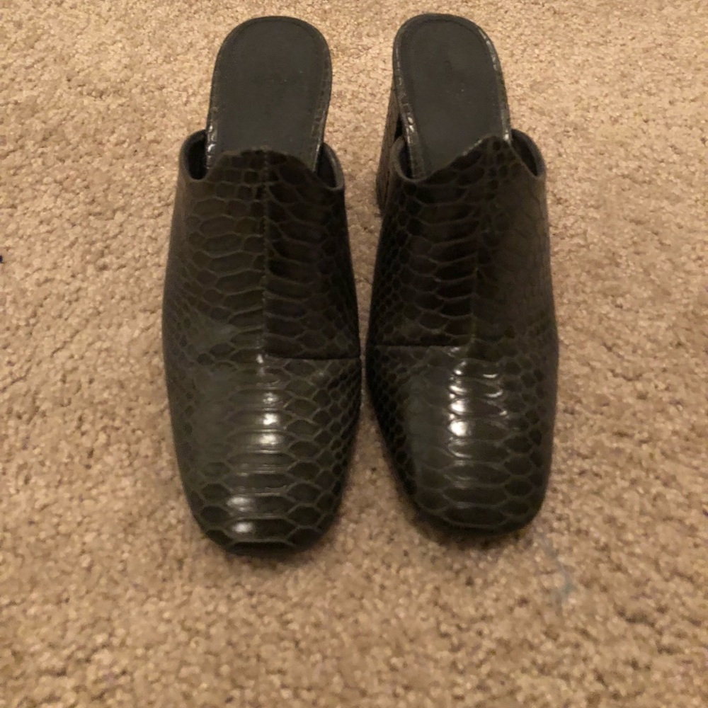 Urban Outfitters green crocodile texture mules